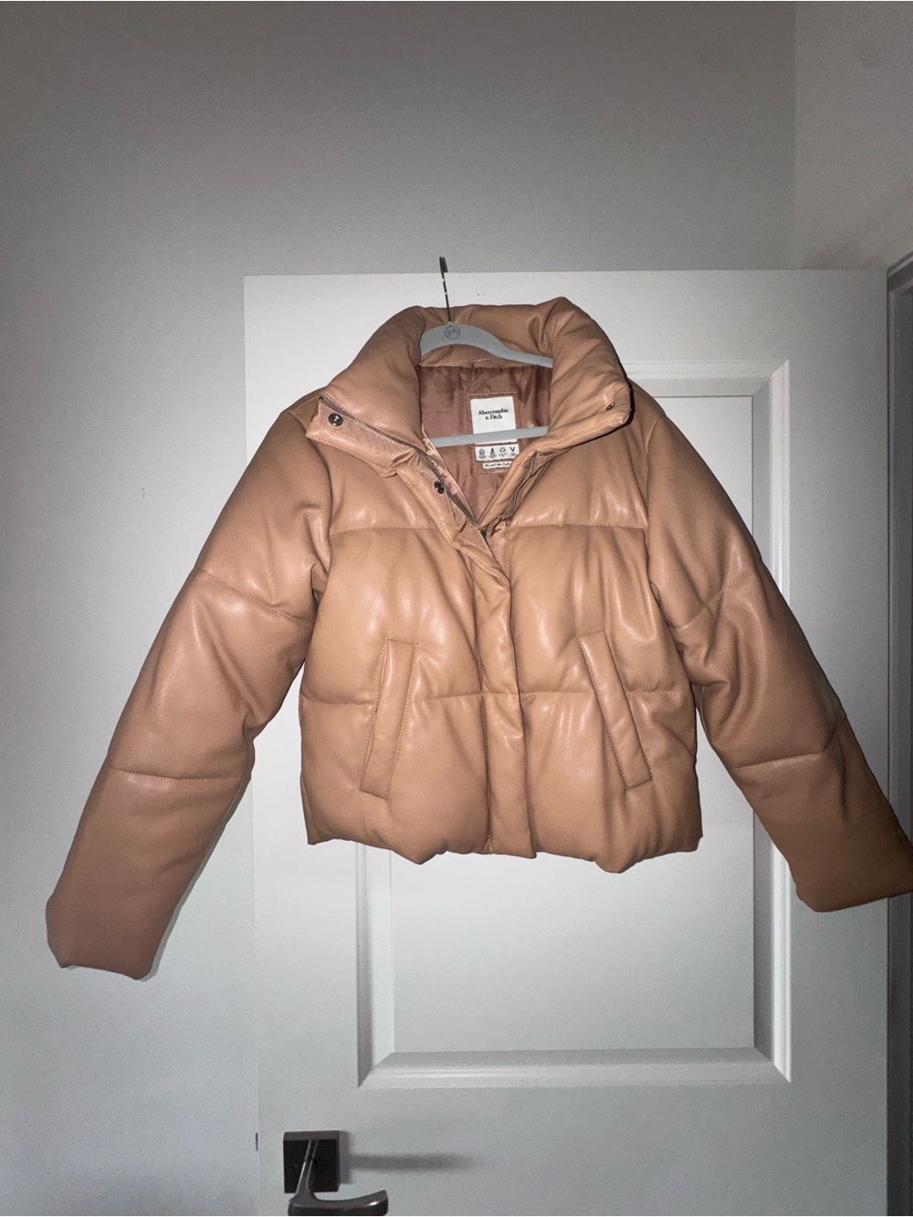 Abercrombie & Fitch Cropped Leather-Look Puffer Jacket in Camel